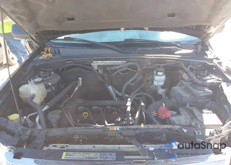 2010 Ford Escape Xls z USA, uszkodzony, nr VIN 1FMCU9C78AKC90438